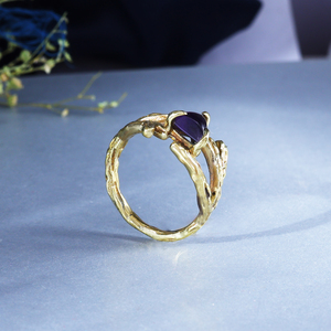 Bague Trillion Amethyst Branch en laiton plaqué or - Product Image 4