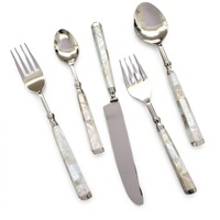 Ensemble de couverts sculptés 3 pièces en argent sterling victorien antique avec manche en nacre, comprenant un couteau, une fourchette et un service à poisson gravé