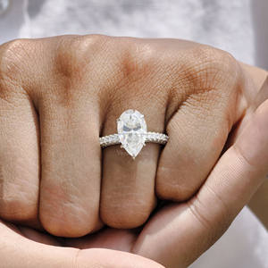 Anillo de compromiso de moissanita con corte de pera de 5.75 TCW y engaste de cinco garras, plata maciza de 14K con pavé de tres lados, regalo de moda para ocasiones especiales - Product Image 1