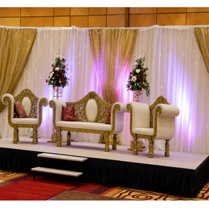Muebles dorados con tallados para bodas indias, muebles de diseño para escenarios de bodas musulmanas, elegante juego de sofás para escenarios de bodas en venta - Product Image 1