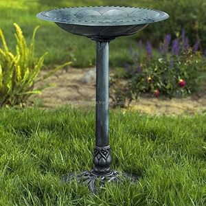 Bain d'oiseaux artisanal en fer forgé pour patio et jardin, design élégant, résistant aux intempéries, structure solide et durable. - Product Image 3
