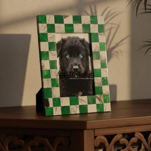 Elegante y Creativo Marco de Fotos Decorativo con Incrustaciones de Resina, Acabado Brillante de Primera Calidad, Hecho a Mano por Tradebyd - Product Image 2