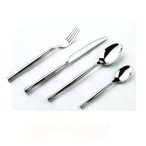 Juego de cubiertos con acabado de espejo plateado simple, adecuado para uso diario, oficina, comedor y servicio de aerolíneas, hecho a mano en India. - Product Image 1