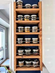 Étagère à épices en bois massif de 11 pouces de large, étroite, à fixer au mur, pour petits espaces, garde-manger et présentation de pots à épices - Product Image 2