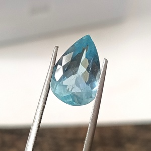 Piedra Preciosa Suelta de Aguamarina Azul Hielo Natural de 4.40 Quilates, Corte Pera Facetado, Translúcida - Product Image 4