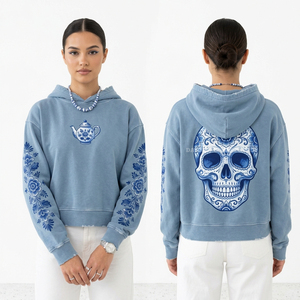 Sweat à capuche oversize gris anthracite avec imprimé étoile chromé brillant, motif flamme tribal métallique sur les manches et design squelette au dos - Fournisseur - Product Image 3