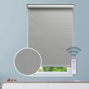 Persiana enrollable motorizada con efecto de oscurecimiento y filtrado de luz para casas inteligentes - Product Image 1