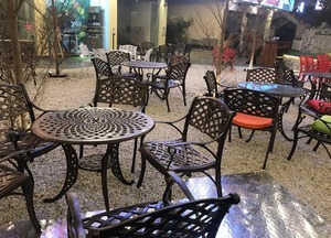 Conjunto de Muebles de Jardín Modernos de Metal con Estructura de Aluminio, Muebles de Patio para Exteriores con 3 Años de Garantía, Asientos para Parques, Patios y Villas en India - Product Image 4