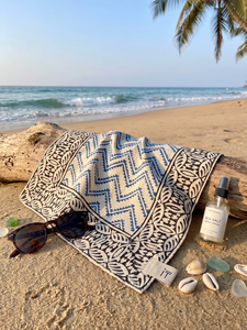 Pañuelo Cuadrado Hecho a Mano con Estampado Indio, Bufanda de Algodón Boho, Accesorio para el Cabello, Regalo para Ella, Duradero para el Verano y la Playa - Product Image 5