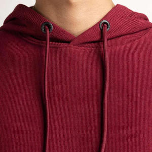 เสื้อฮู้ดผู้ชายสีเบอร์กันดี ทรงปกติ ผ้าถัก สีพื้น เรียบง่าย สวมใส่สบาย มีกระเป๋าหน้า เหมาะสำหรับใส่ในฤดูใบไม้ร่วง - Product Image 3
