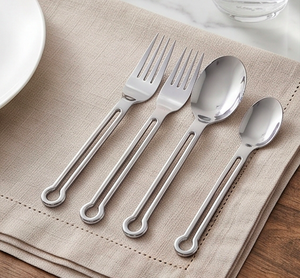 Elegante juego de cucharas de acero inoxidable con anillos plateados, acabado espejo, perfecto para cenas elegantes y bodas. - Product Image 3