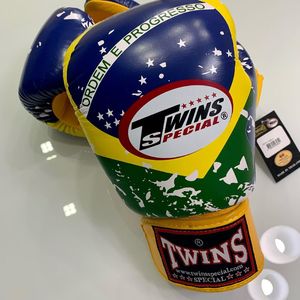 ถุงมือชกมวย TWINS รุ่น Professional สำหรับฝึกซ้อมมวยไทย ต่อสู้ ระบายอากาศได้ดี ซับเหงื่อ ปิดด้วยแถบตีนตุ๊กแก รุ่น RL-BG-182 - Product Image 5