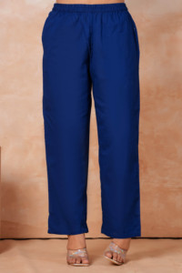 ชุดกางเกงคุร์ตาพิมพ์ลายสีน้ำเงินรอยัลสำหรับผู้หญิง |   ชุดคุร์ตีทรงตรงแบบดั้งเดิมพร้อมผ้าคลุมไหล่ดีไซน์เนอร์ - Product Image 6