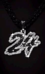 Colgante de Moissanita Hiphop con Número 24 en Plata 925 con Micro Pavé, Amuleto Temático para Uso Diario Masculino - Product Image 6