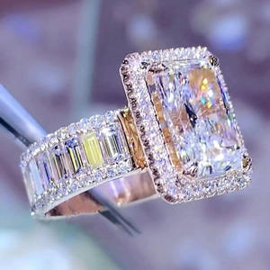 แหวนหมั้นทรงเจ้าหญิงประดับเพชรจำลองทรงฮาโล ด้านข้างประดับเพชรทรงบาแก็ตต์ ชุบแพลตตินั่ม ดีไซน์เรียบหรู เงินแท้ 925 ของขวัญสำหรับงานปาร์ตี้ - Product Image 3