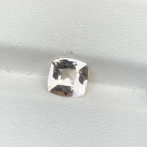 มอร์แกไนต์ธรรมชาติไม่ผ่านการปรับแต่ง 1.89 กะรัต รูปทรงคุชชั่น พลอยหลวมสีชมพูพีช คุณภาพดีเยี่ยม สำหรับทำเครื่องประดับ - Product Image 4