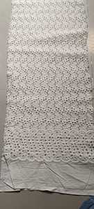Tissu en coton ajouré à texture douce et respirante, détails décoratifs, finition élégante pour tenues ethniques et vêtements de créateurs - Product Image 4