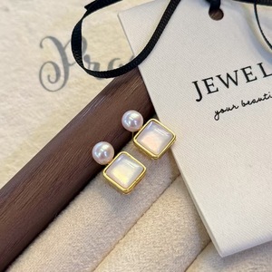 Pendientes de Acero de Titanio con Temperamento Elegante Europeo Americano, Geométricos, Cuadrados, con Perlas, Modernos, Ligeros, Transfronterizos - Product Image 5