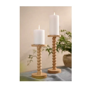 Porte-bougie en bois élégant qui rehausse la décoration de table avec une lueur chaleureuse et un design élégant - Product Image 2