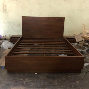 Lit plateforme scandinave en teck massif avec sommier à lattes et tête de lit large, écologique et durable, tailles King/Queen - Product Image 1