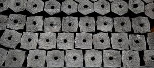 Charbon de bois hexagonal de qualité supérieure pour barbecue, vente en gros, bois dur de première qualité, sans fumée, sans étincelles, inodore, durée de combustion de 4 à 5 heures - Product Image 4