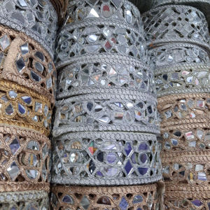 สินค้ามาใหม่ ลูกไม้ปักลายดอกไม้แบบเมทัลลิกคุณภาพสูงจากอินเดีย ซักได้ ใช้ตกแต่งรองเท้า ขนาด 2.5 นิ้ว ขายดี - Product Image 1