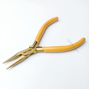 Alicates de punta fina con cadena micro dorada, hechos de acero inoxidable de alta calidad para la fabricación de joyería de precisión, uso profesional. - Product Image 1