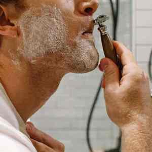 Maquinilla de Afeitar de Doble Hoja de Acero Inoxidable de Alta Calidad para el Cuidado de la Barba Masculina con Recubrimiento de Platino Avanzado - Product Image 2