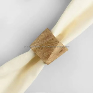 Anneaux de serviette en rotin de style bohème de qualité export, faits à la main, pour la décoration de table rustique, mariages et maison, disponibles à la vente - Product Image 2