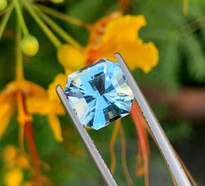 บลูโทแพซทรงคุชชั่นธรรมชาติสำหรับทำเครื่องประดับ ขายส่งจาก Zubeda Gems พร้อมใบรับรองจากผู้เชี่ยวชาญ  แบบตาแมว - Product Image 3