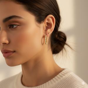 Pendientes de Aro Huggie con Certificación IGI en Oro Puro de 14K, con Diamantes de Burbuja Engastados en Bisel, Regalo de Aniversario para Mujer - Product Image 2