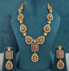 Conjunto de collar de latón y moissanita Monalisa Stone Polki, collar tradicional con hermosos pendientes, ideal para fiestas y uso casual. - Product Image 5