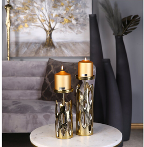 Supports dorés à bordure grecque avec bases en marbre et tiges torsadées offrant une esthétique luxueuse ; disponibles à prix de gros. - Product Image 6