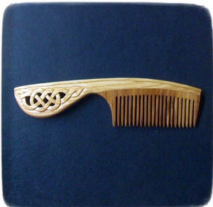 Curved <b>wooden</b> comb featuring openwork <b>carvings</b> of butterflies and blooming flowers, available at wholesale prices. - Product Image 6