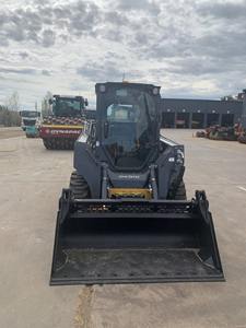 Excavadora de orugas usada de grado profesional de 3000 kg con palancas de mando tipo piloto y pluma de giro lateral para excavación de zanjas. - Product Image 6