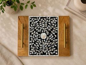 Hs Husnain Crafts - Bandeja de Servir Moderna de Madera con Incrustaciones de Madreperla, Diseño Floral Negro, Asas Doradas, Forma Rectangular - Product Image 4