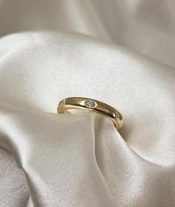 Anillos de Boda Solitarios con Diamantes Ovalados Cultivados en Laboratorio, Conjunto Gypsy Flush de 3.5mm, Minimalistas, Elegantes y Delicados, Anillos Nupciales de Oro 14k y 18k, Venta al por Mayor - Product Image 1