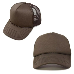 Gorra de camionero ligera y transpirable de malla con corona estructurada y visera curva para aventuras de verano, viajes y uso casual. - Product Image 1