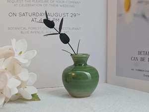 แจกันเซรามิกดีไซน์เนอร์ ผิวเรียบเงางาม รูปทรงโค้งมนทันสมัย เหมาะสำหรับตกแต่งโต๊ะบ้านและโชว์เป็นของขวัญ - Product Image 2