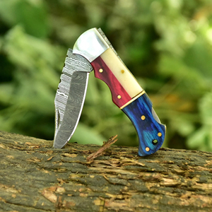 Couteau pliant artisanal OEM personnalisé de Damas avec manche gravé et étui en cuir - Product Image 4