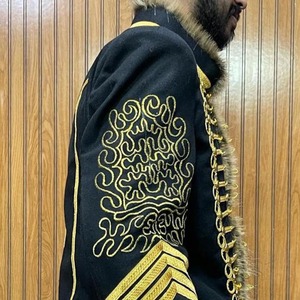 Chaqueta de lana negra para hombre, estilo husar, con bordado dorado y cuello de piel sintética, abrigo formal de invierno para uniformes. - Product Image 4