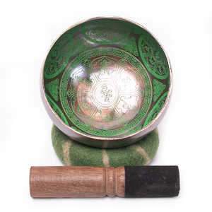 Juego de Cuencos Tibetanos Hechos a Mano con Grabado de Mantras – Auténtico Cuenco de Sonido Verde de Nepal, Símbolos Tibetanos Auspiciosos - Product Image 1