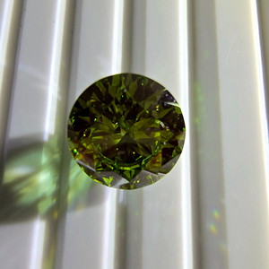 Diamante Verde Intenso de 6 Quilates, Corte Brillante Redondo, Cultivado en Laboratorio, VS2, Corte Ideal, Certificado IGI, Suelto - Product Image 3