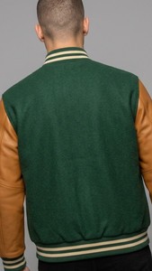 Veste Varsity Verte pour Hommes avec Manches en Cuir Marron, Fermeture à Boutons, Veste Casual, Col Revers, Veste en Polaire - Product Image 4