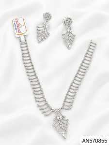 Conjunto de Collar y Aretes A.D Silver para Mujer, Diseño Geométrico con Cristales de Imitación, Alta Calidad, Último Diseño, Plateado para Fiestas - Product Image 1
