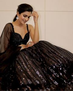 Robe de mariée noire en mousseline plissée à sequins, silhouette trapèze, manches longues, longueur ras du sol, tenue de mariée traditionnelle Lehenga Choli - Product Image 3