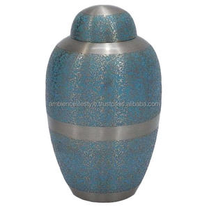 Fabricant indien d'urne de crémation moderne en laiton pour hommes femmes ambiance garniture d'or style de vie pour cendres humaines de femme adulte - Product Image 3