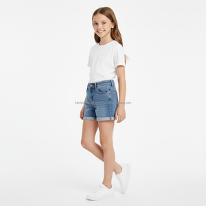 Shorts en jean pour filles à marque privée, logo personnalisé, taille haute, délavage moyen, ourlet roulé, vente en gros par le fabricant - Product Image 6