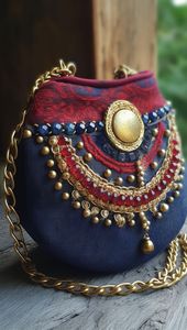 Preciosa Bolsa de Mano Bordada con Cuentas para Mujer, con Patrones Florales Coloridos y Artesanía Hecha a Mano de Primera Calidad - Product Image 3