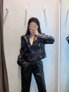 เสื้อแจ็คเก็ตมอเตอร์ไซค์ผู้หญิงแบบครอป แขนยาว สำหรับฤดูหนาว ระบายอากาศได้ดี ทำจากหนัง PU  แบบเบลเซอร์  ปิดด้วยซิป  หนังวัว  บุขนแกะ - Product Image 4